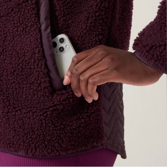 Athleta Cozy Sherpa Pullover Snap Quilted
Oversized Fit Sweatshirt Size M - Picture 3 of 5